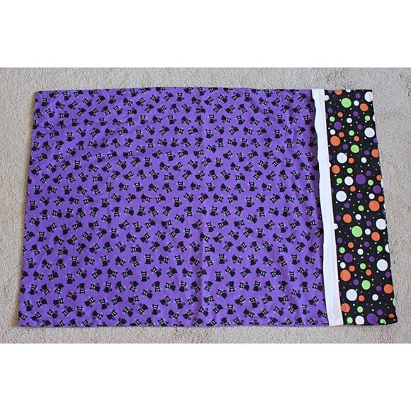 Scary Halloween Pillowcase - Black Cats with Purple Background - Picture 2 of 5
